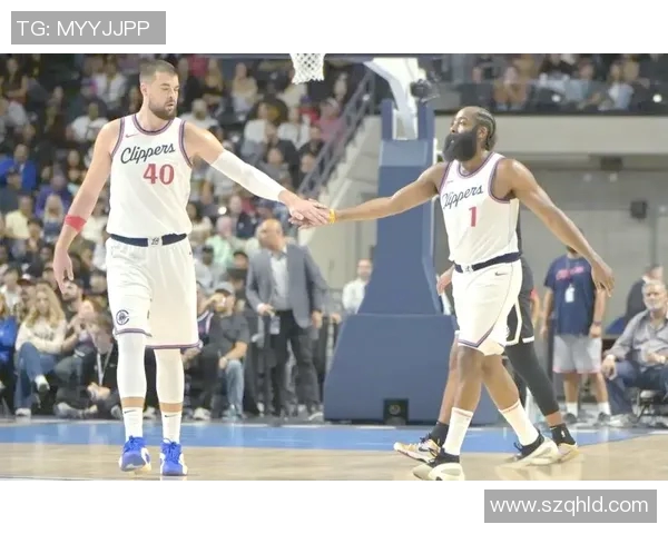 2012年尼克斯与快船激战回顾：经典对决与球星表现解析